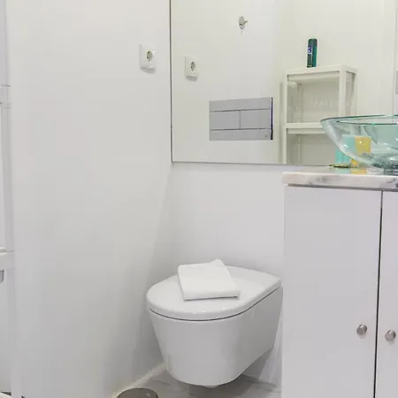 Classy Two Bedroom View 리스본